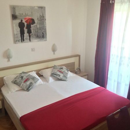 Apartmani Adriatic Ana Novalja Exterior photo