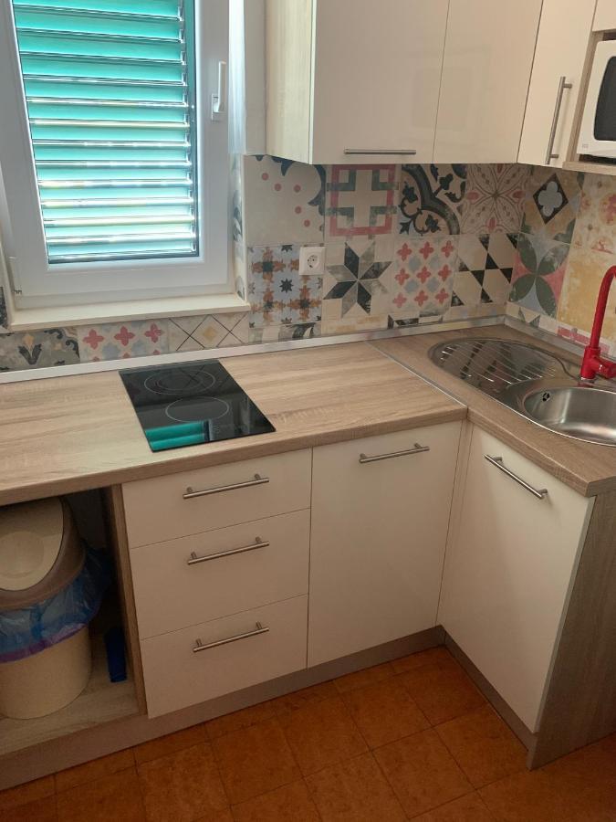 Apartmani Adriatic Ana Novalja Exterior photo