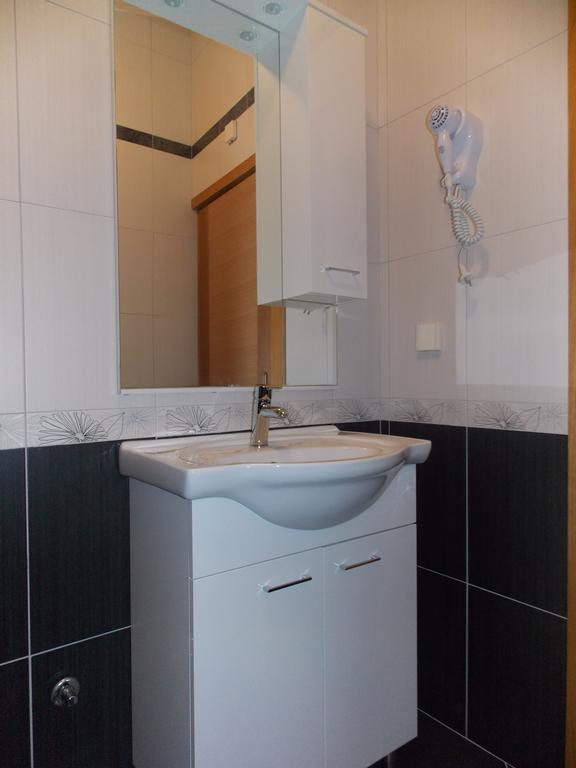 Apartmani Adriatic Ana Novalja Exterior photo