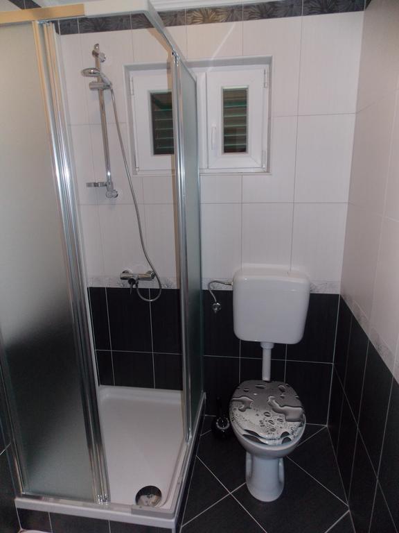 Apartmani Adriatic Ana Novalja Exterior photo