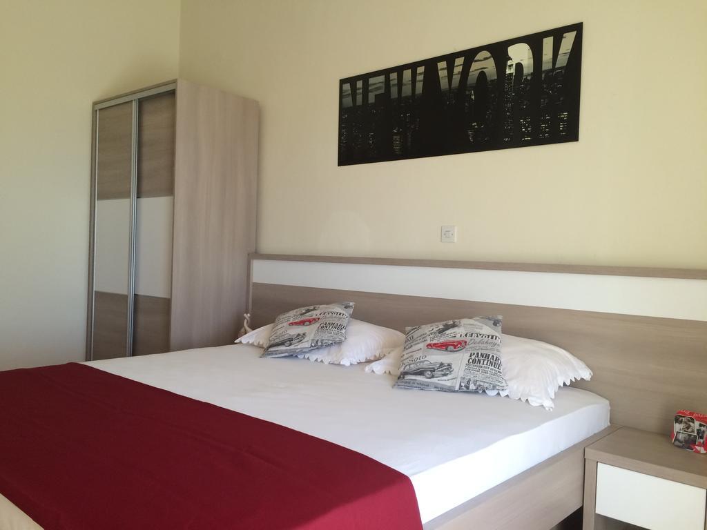 Apartmani Adriatic Ana Novalja Exterior photo