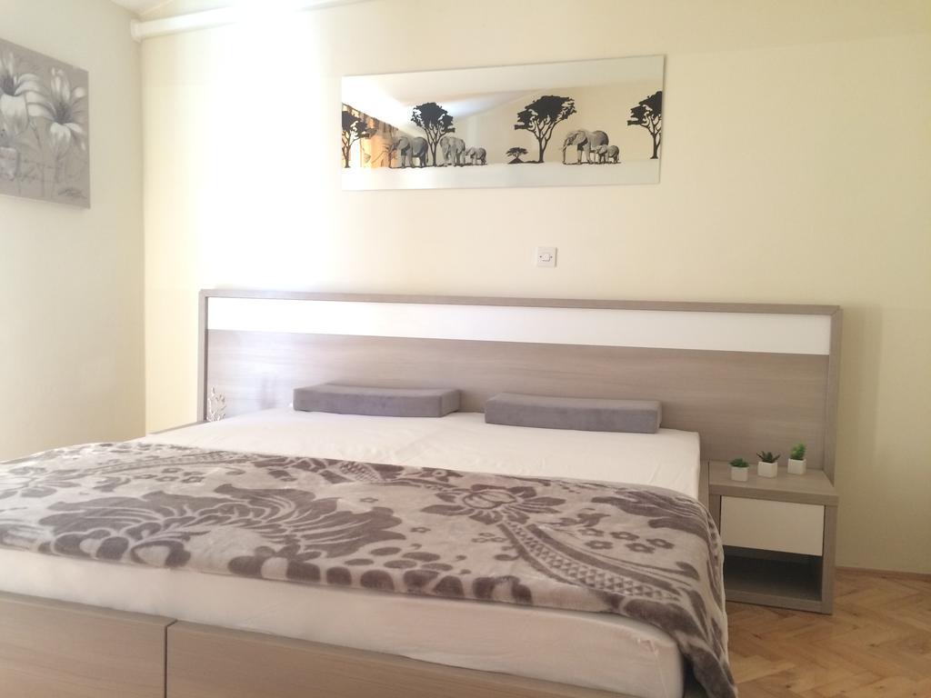 Apartmani Adriatic Ana Novalja Exterior photo