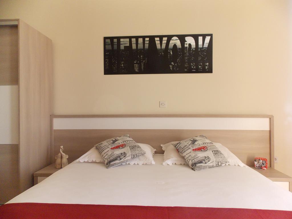 Apartmani Adriatic Ana Novalja Exterior photo