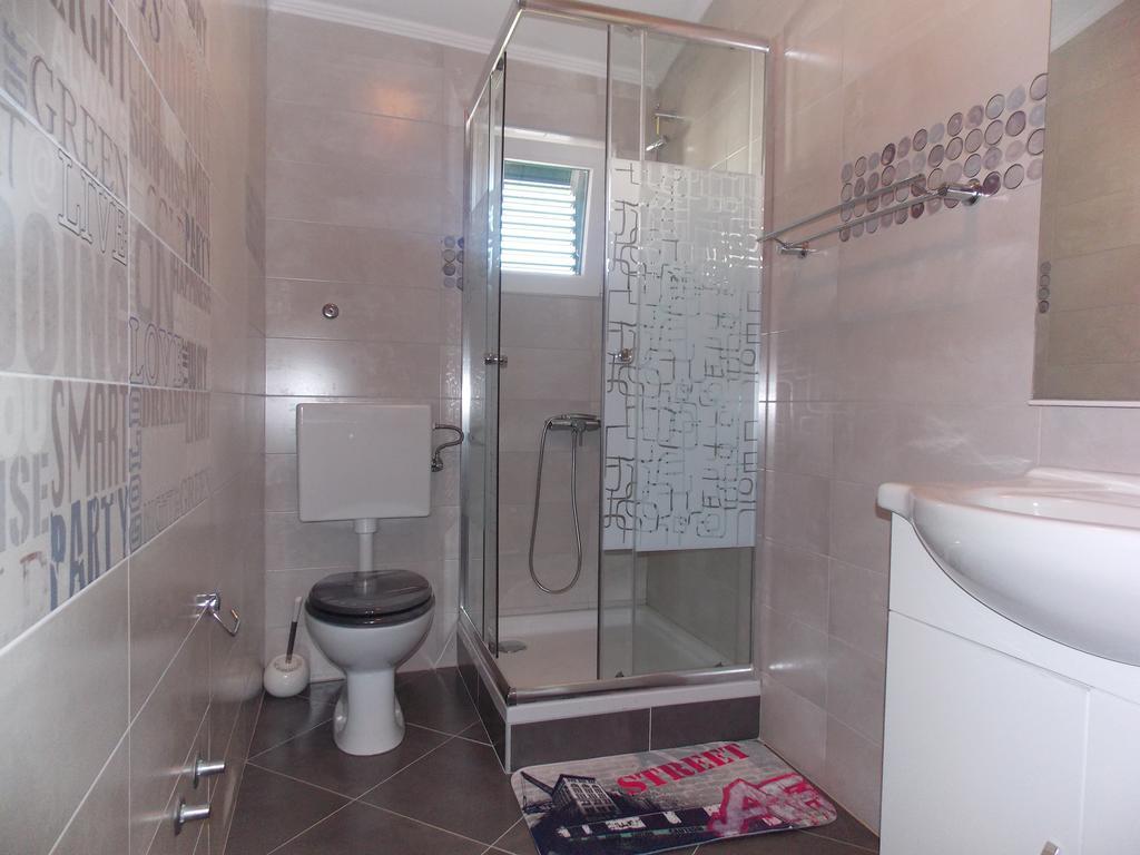 Apartmani Adriatic Ana Novalja Exterior photo