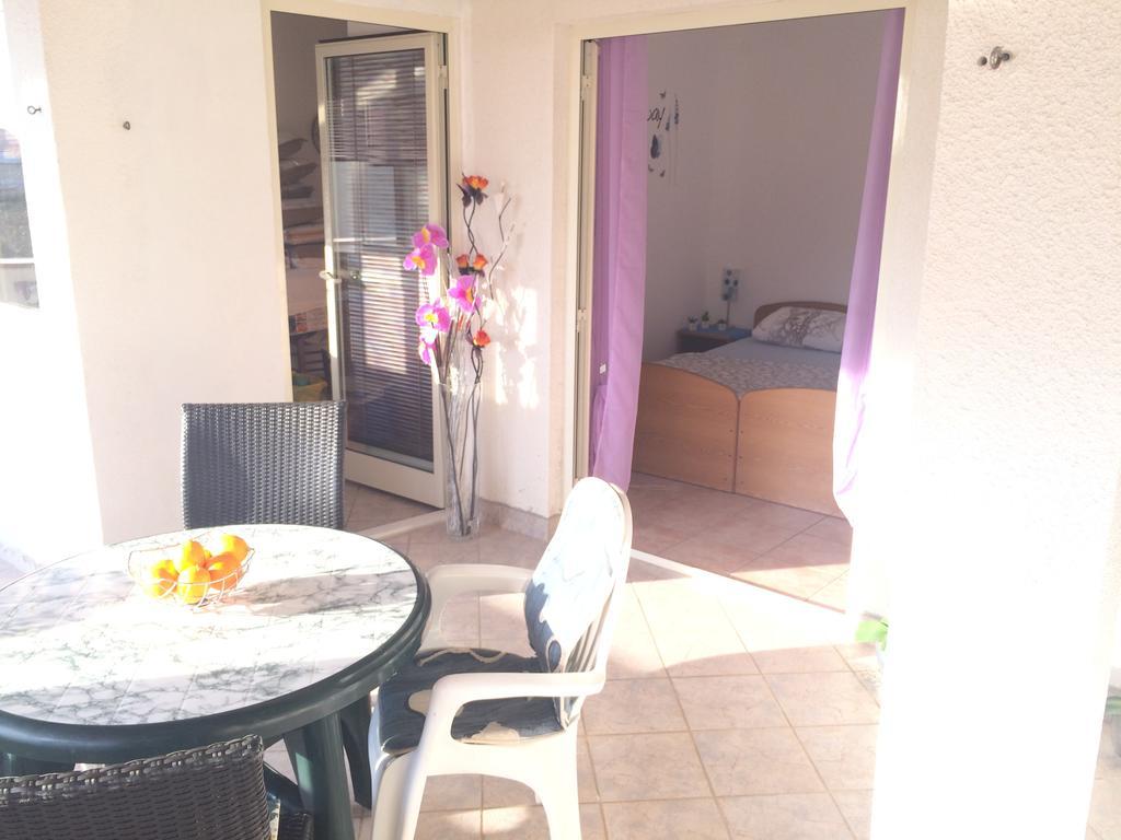 Apartmani Adriatic Ana Novalja Exterior photo