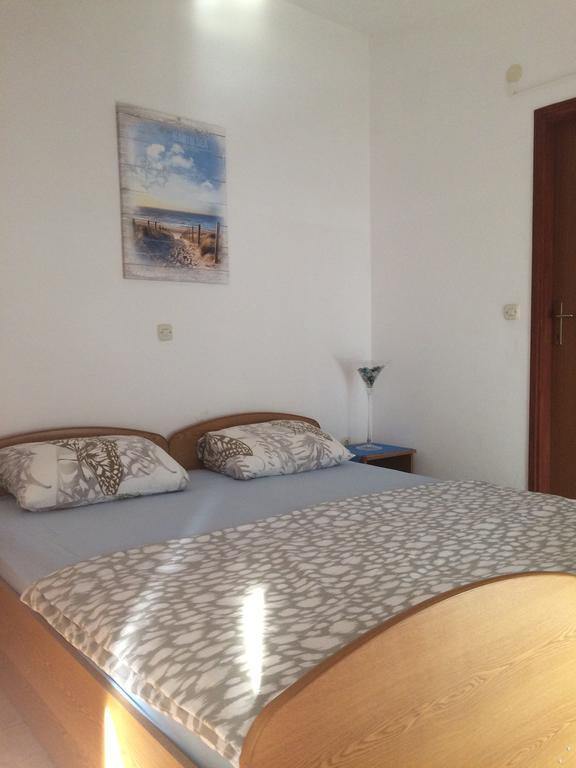 Apartmani Adriatic Ana Novalja Exterior photo