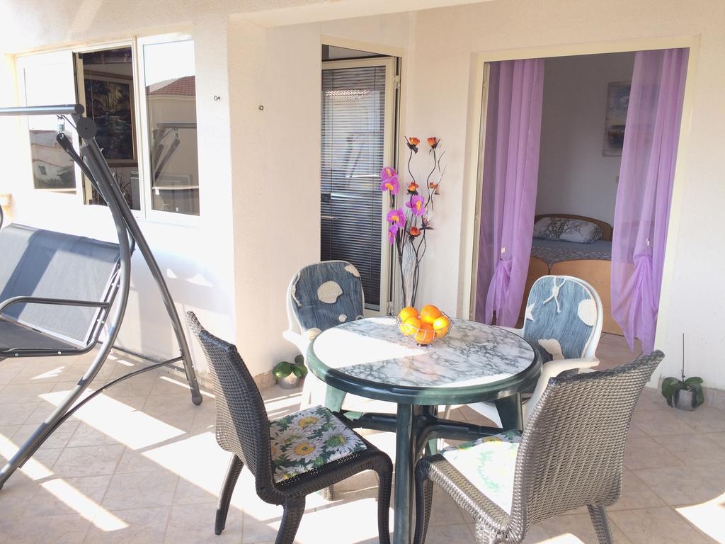 Apartmani Adriatic Ana Novalja Exterior photo