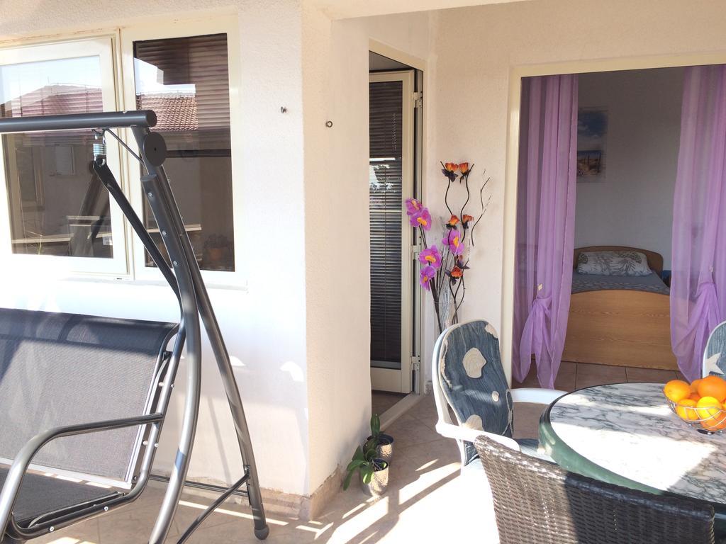 Apartmani Adriatic Ana Novalja Exterior photo