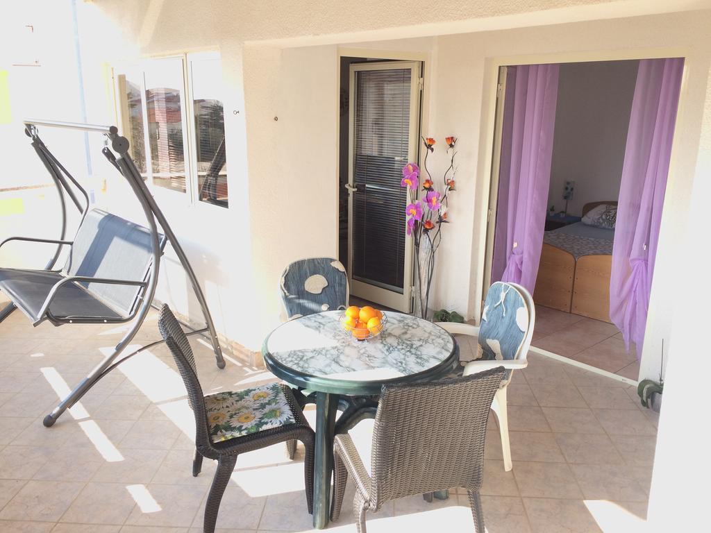 Apartmani Adriatic Ana Novalja Exterior photo