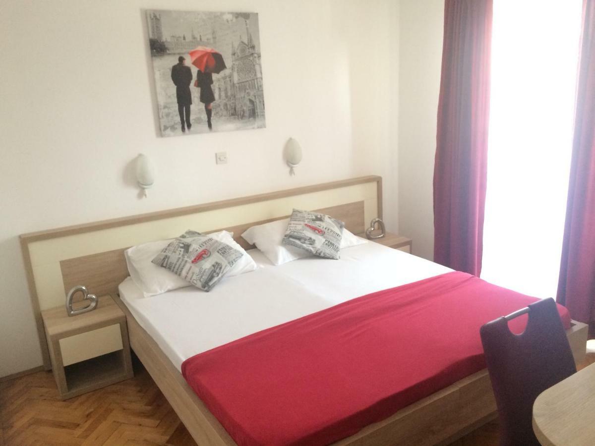 Apartmani Adriatic Ana Novalja Exterior photo